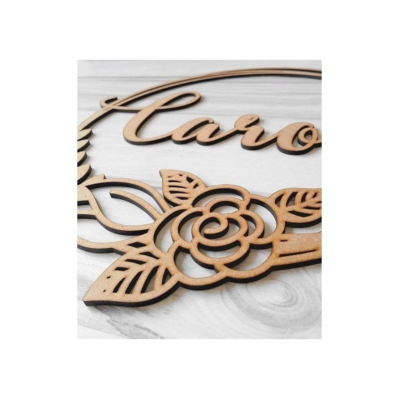 Corona de madera "Nombre" flor y hojas
